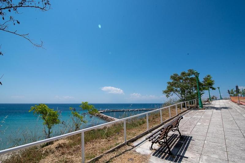 Grcka Reni Greece Beach Penthaus 3 Nea Kallikrateia Exterior foto